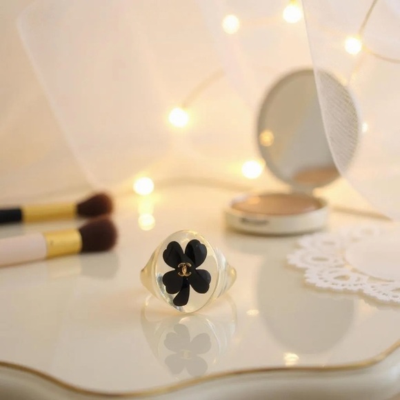 Authentic Vintage CHANEL Lucite Ring LUCKYClover Extremely Rare-Collectors Dream - Picture 1 of 15